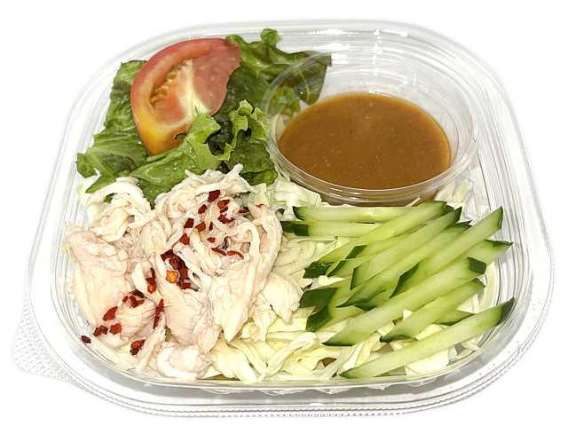 セブンイレブン ごまダレで食べる蒸し鶏ラーメンサラダ