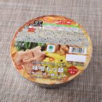 ファミリーマート 白味噌の甘みとコク味噌もつ鍋（ちゃんぽん麺入り）