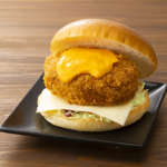 ローソン グーコロ男爵バーガー(チーズソース)