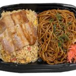 セブンイレブン 肉乗せ炒飯＆焼きそば弁当