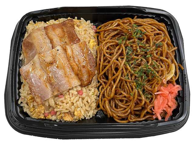 セブンイレブン 肉乗せ炒飯＆焼きそば弁当