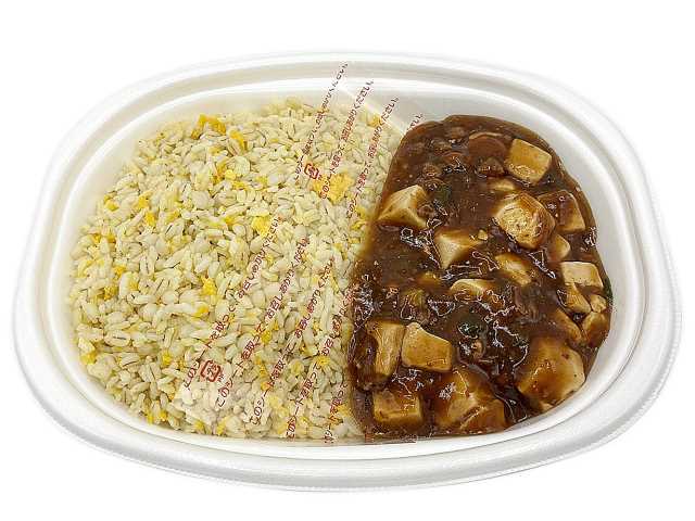 セブンイレブン 旨辛麻婆チャーハン（麦入り）
