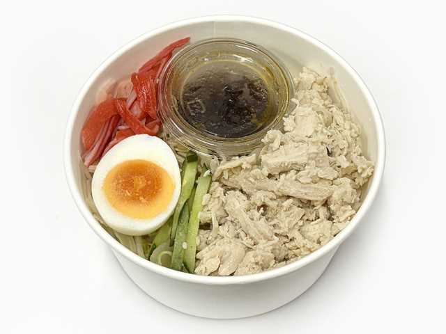 セブンイレブン たんぱく質が摂れる 蒸し鶏のサラダ
