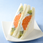 ローソン きまぐれクック監修 青いホイップのフルーツサンド