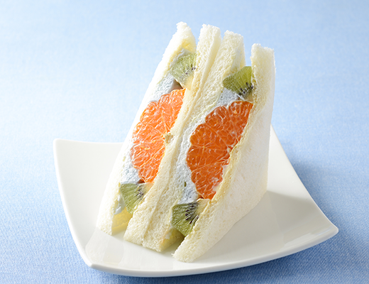 ローソン きまぐれクック監修 青いホイップのフルーツサンド